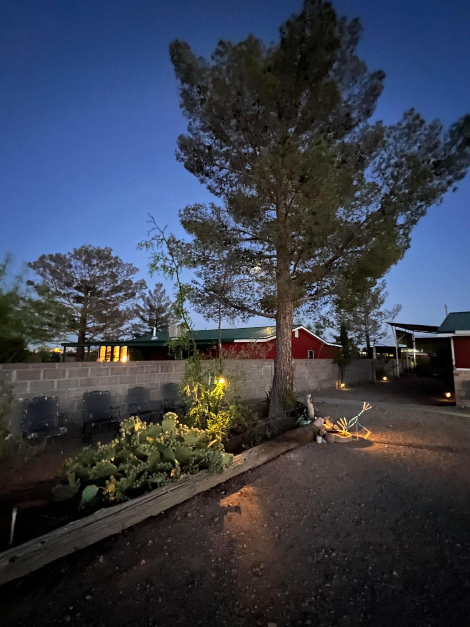 Hole In The Wall Getaway - Usa Mexico Border Bed And Breakfast Columbus Εξωτερικό φωτογραφία
